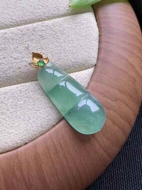 18k Gold Lotus Bail,Icy Jadeite Clear Bottom Season Bean Pendant Cerified Tpye A